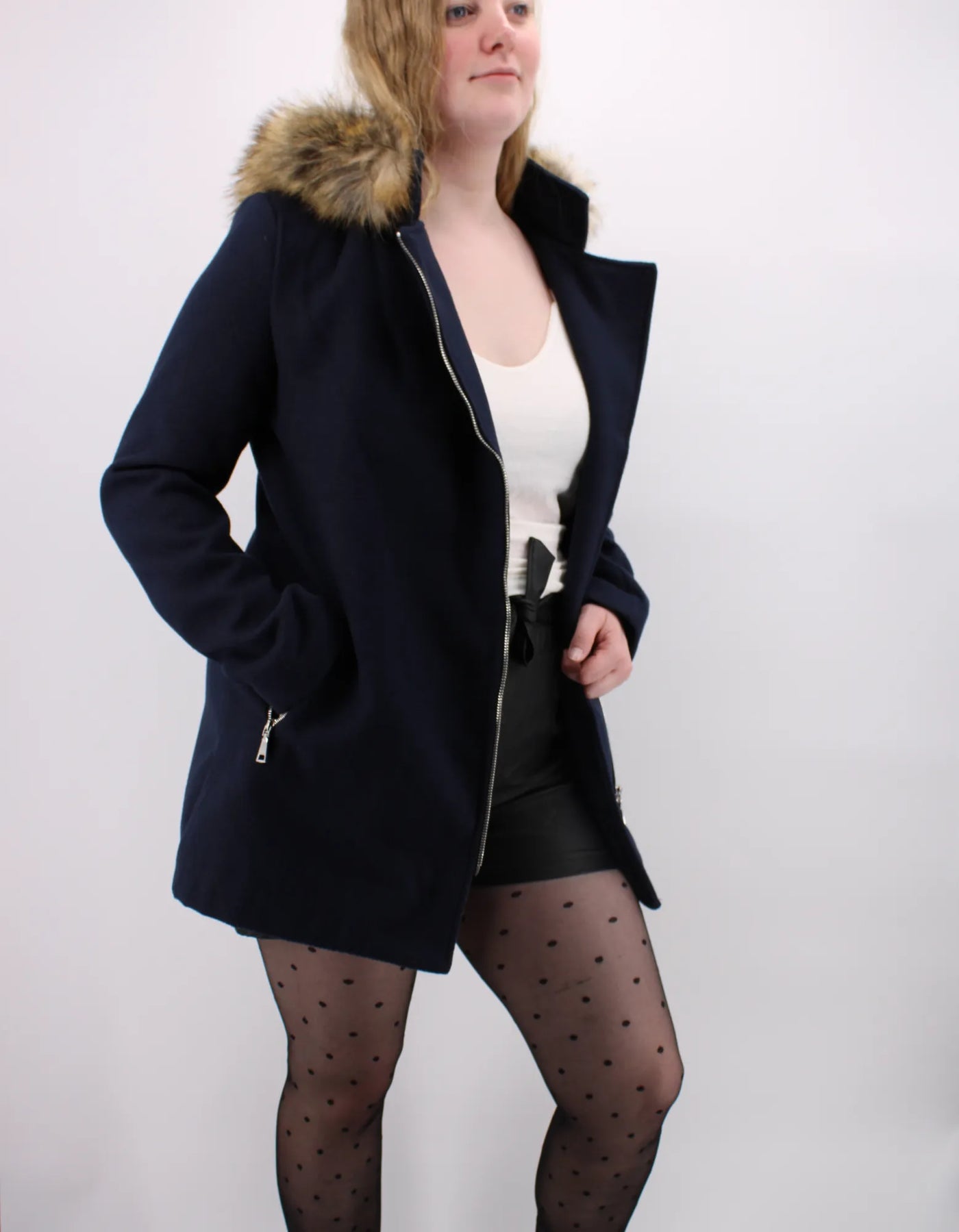Manteau avec capuche bleu marine